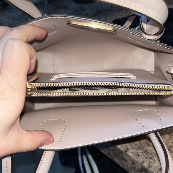 Michael Kors small crossbody bag!! Pale pink - Picture 5 of 5